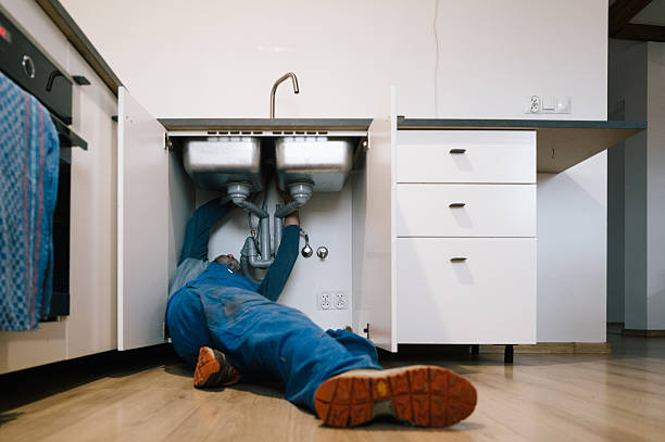 Professional Emergency Plumber technician working in Jeffersonville, IN